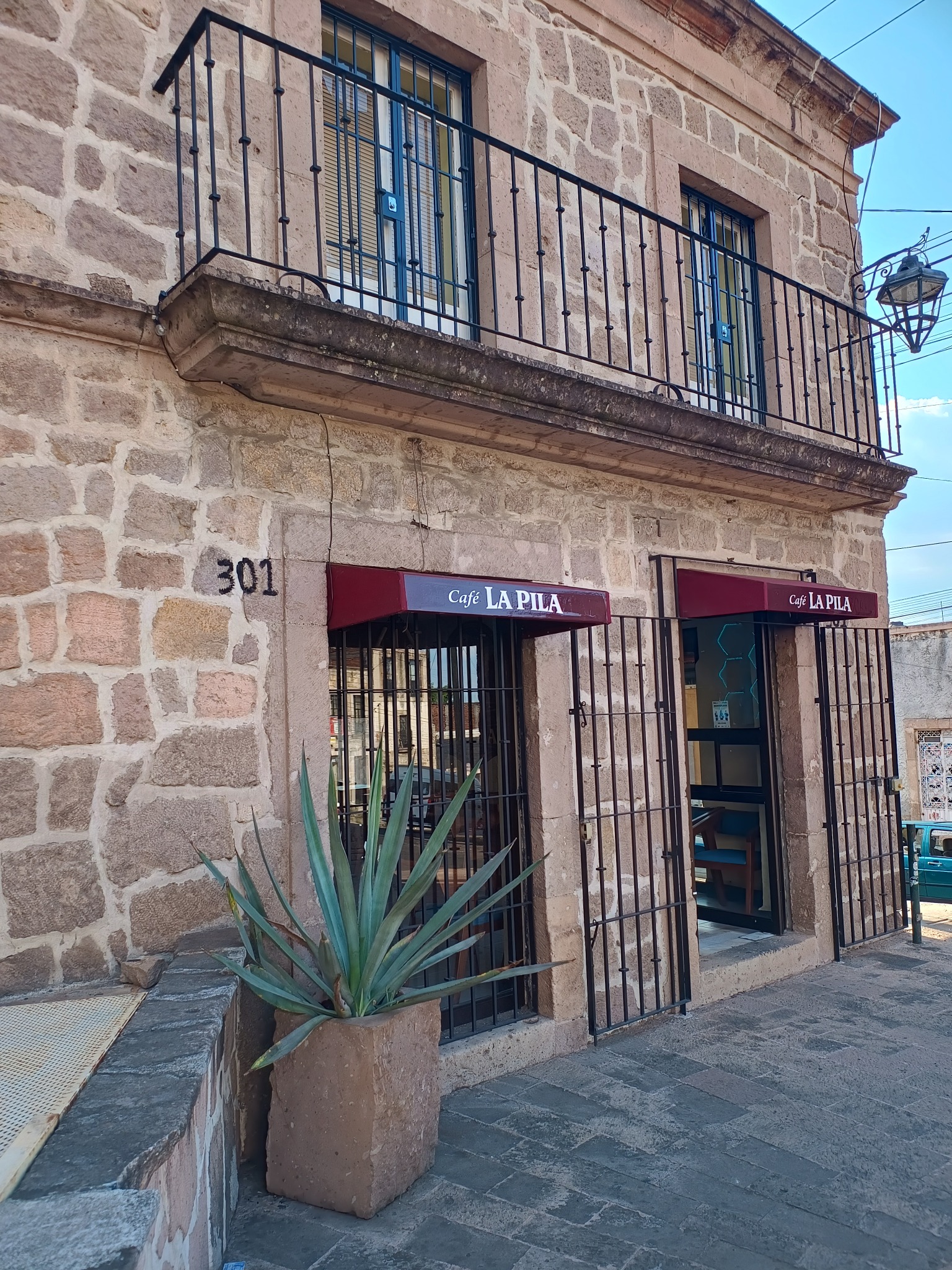 Exterior lateral de Café La Pila